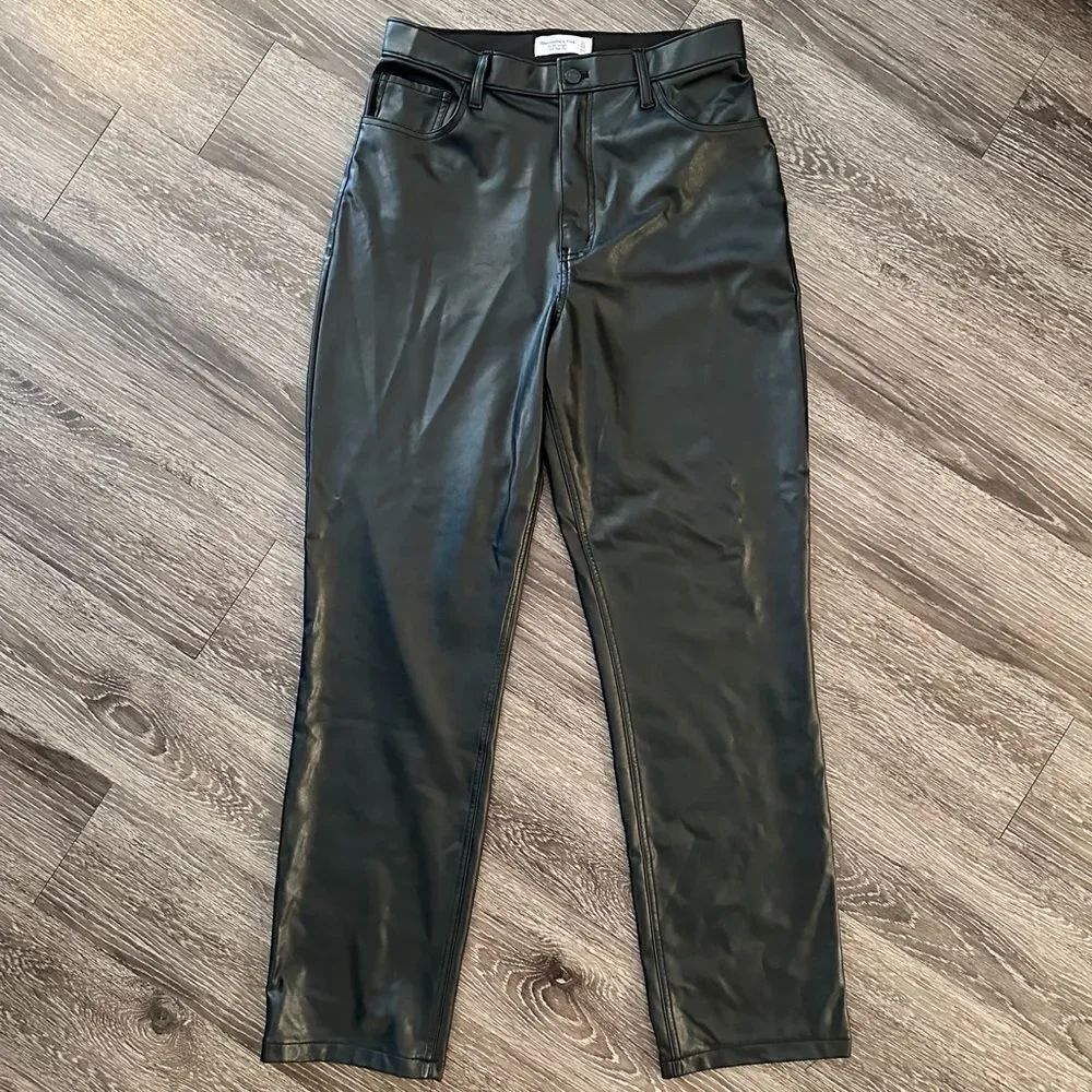 Abercrombie & Fitch the 90s Straight Ultra High Rise Vegan Leather